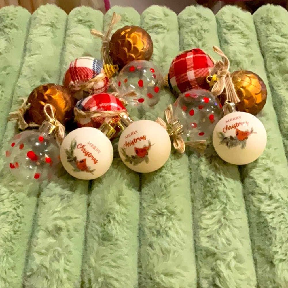 NWT Lot of 12 Mini Christmas Ornaments